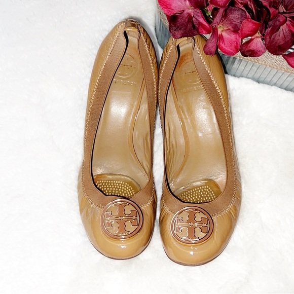 TORY BURCH Caroline Wedge Patent Leather Heel - Picture 4 of 8